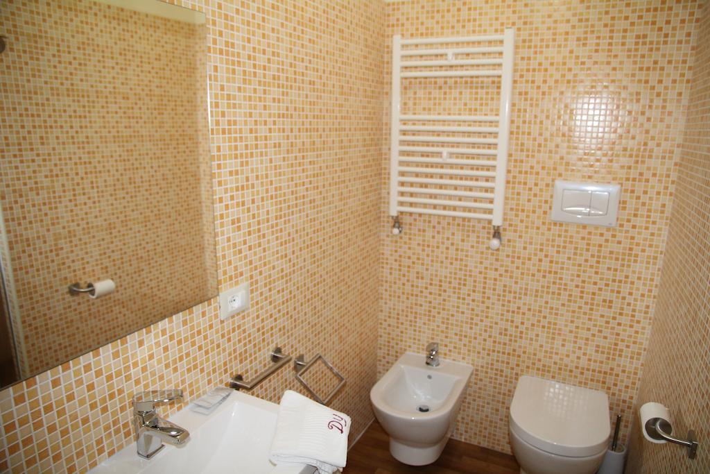Domus Yenne Suites Κάλιαρι Δωμάτιο φωτογραφία